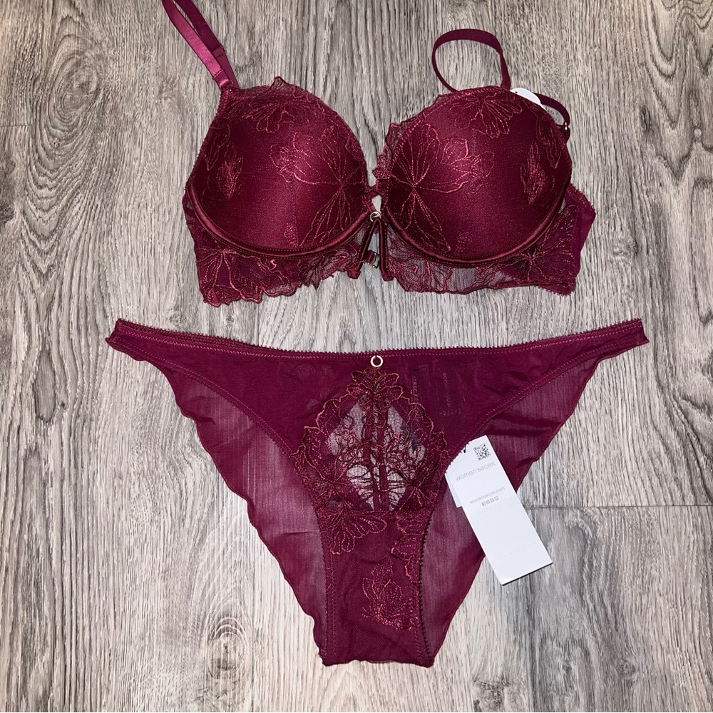 NEW!! Women’s Secret Push-up Bra & Undies Set Burgundy Size 32B, Medium